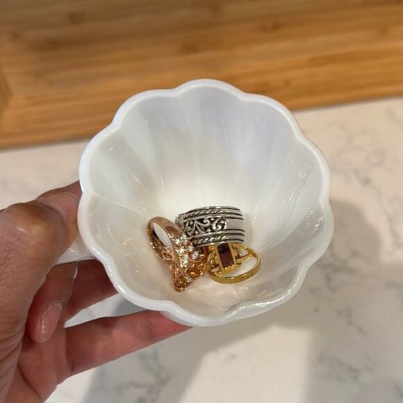 vintage milk glass punch cups 2 Hazel-Atlas Glass Company's Alpine White Swirl - Picture 5 of 7